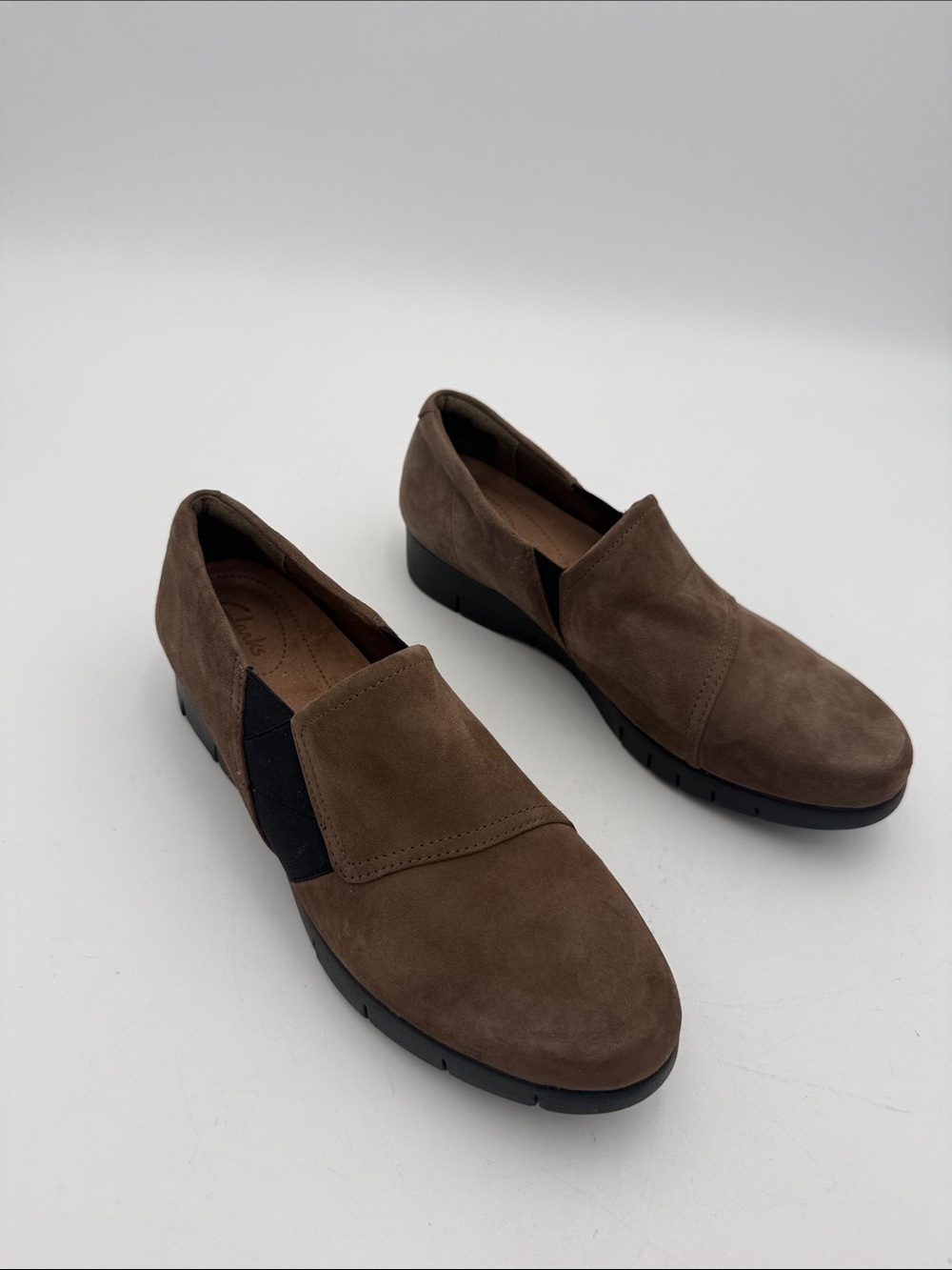Clarks Tan Suede Slip-On Loafers women 8M casual office comfort retro